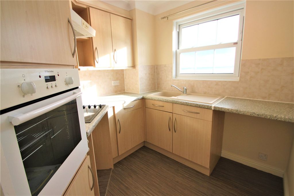 Property photo 2 of 10 Kitchen