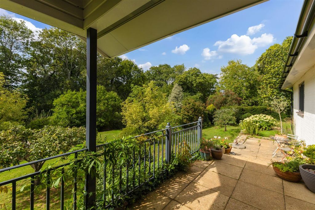 Property photo 3 of 27 Terrace &amp; Gardens