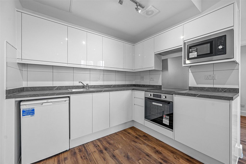 Property photo 2 of 10 Reception/ Kitchen