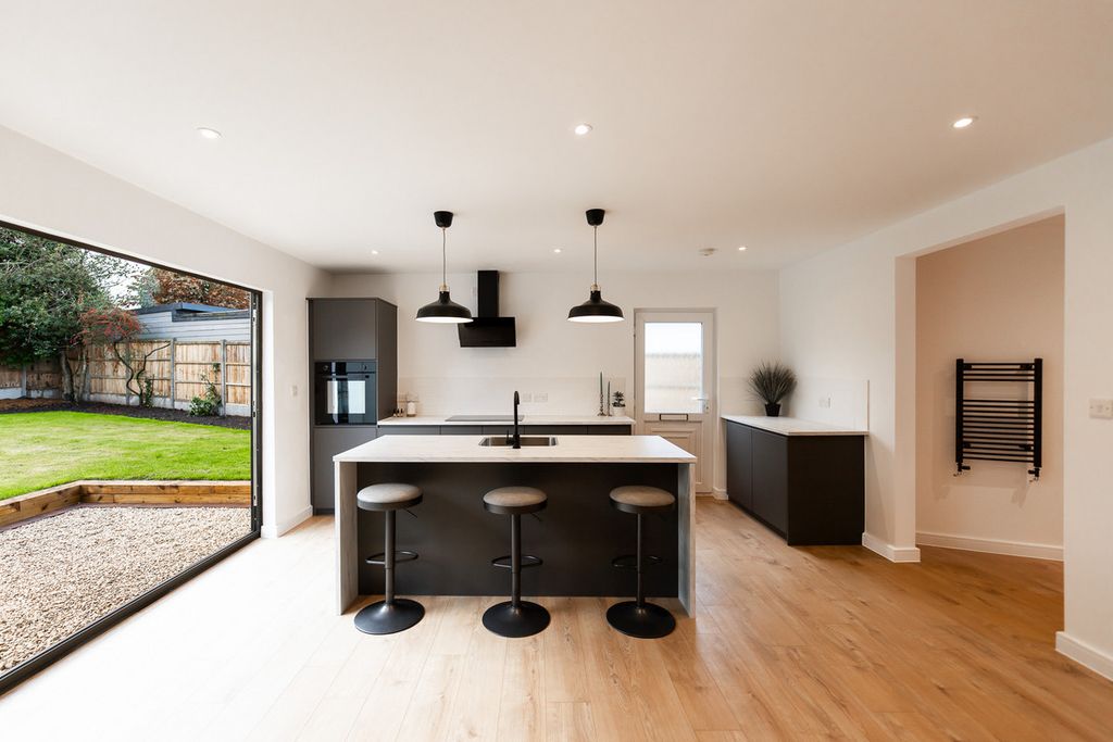 Property photo 1 of 27