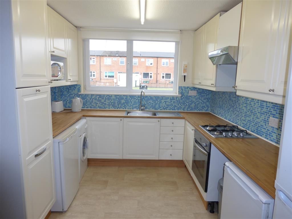 Property photo 2 of 9 Kitchen