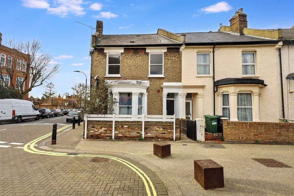 Property photo 1 of 14 19B Kenmont Gardens, Kensal Green, London Nw10 6BT