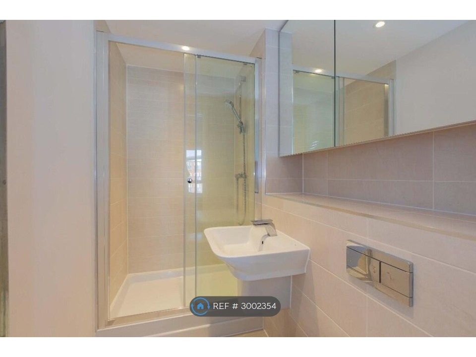 Property photo 3 of 8 En Suite