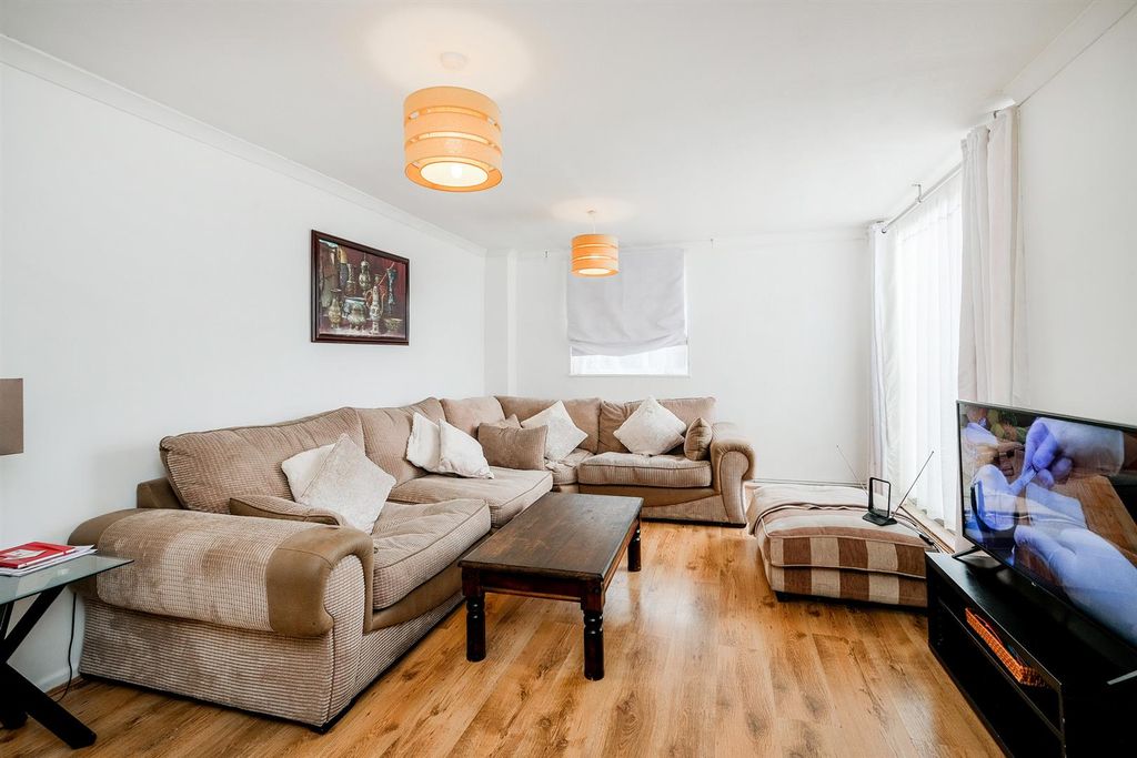 Property photo 3 of 22