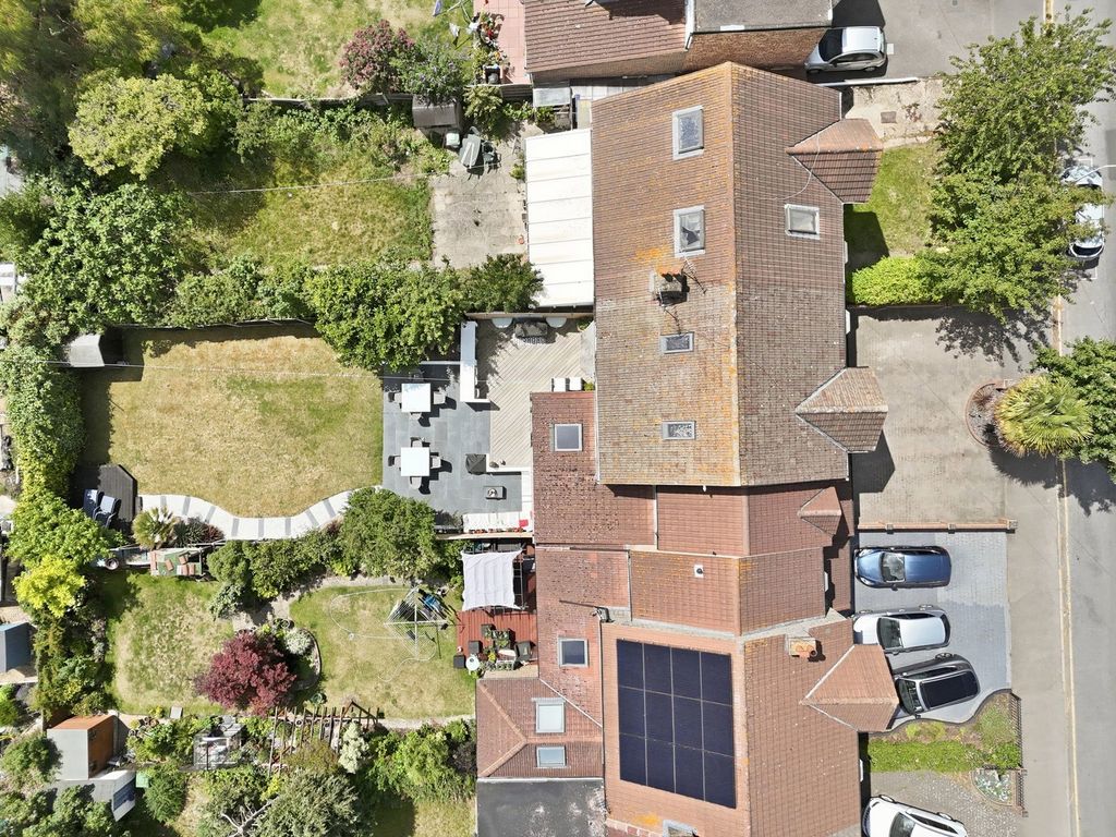 Property photo 3 of 36