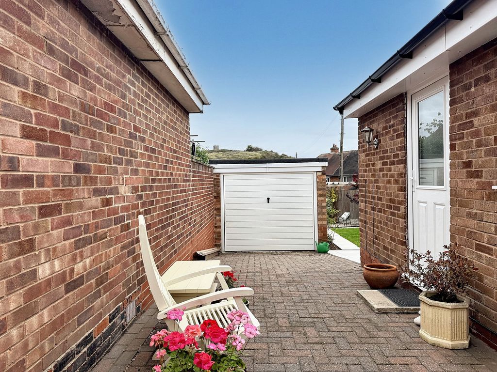 Property photo 3 of 27