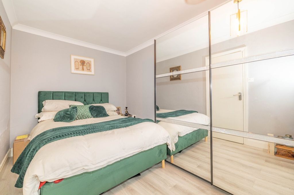 Property photo 3 of 8 Picture 3