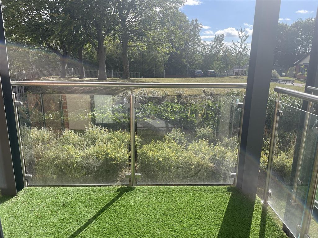 Property photo 3 of 15 17 Elm 4.Jpg