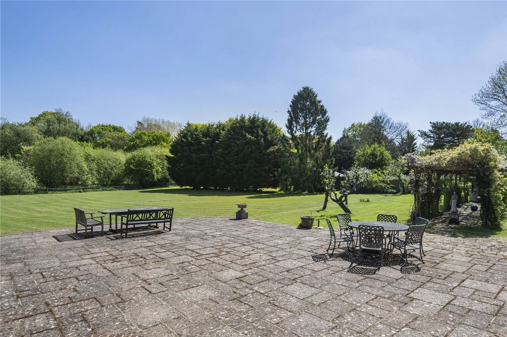 Property photo 3 of 34 Terrace And Garden