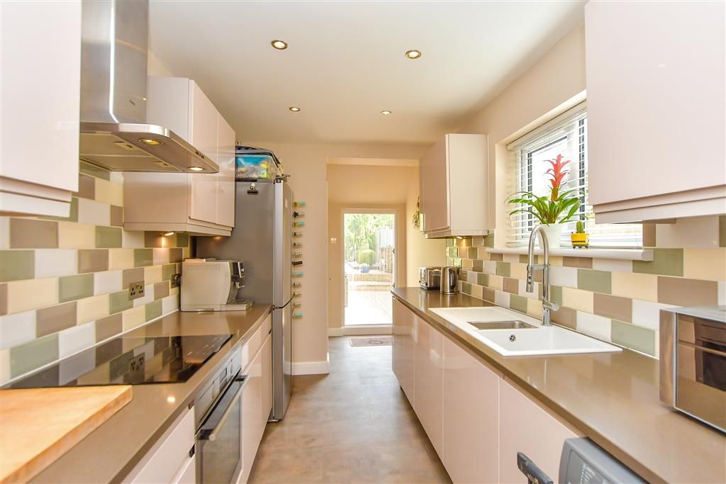 Property photo 3 of 21 Kitchen