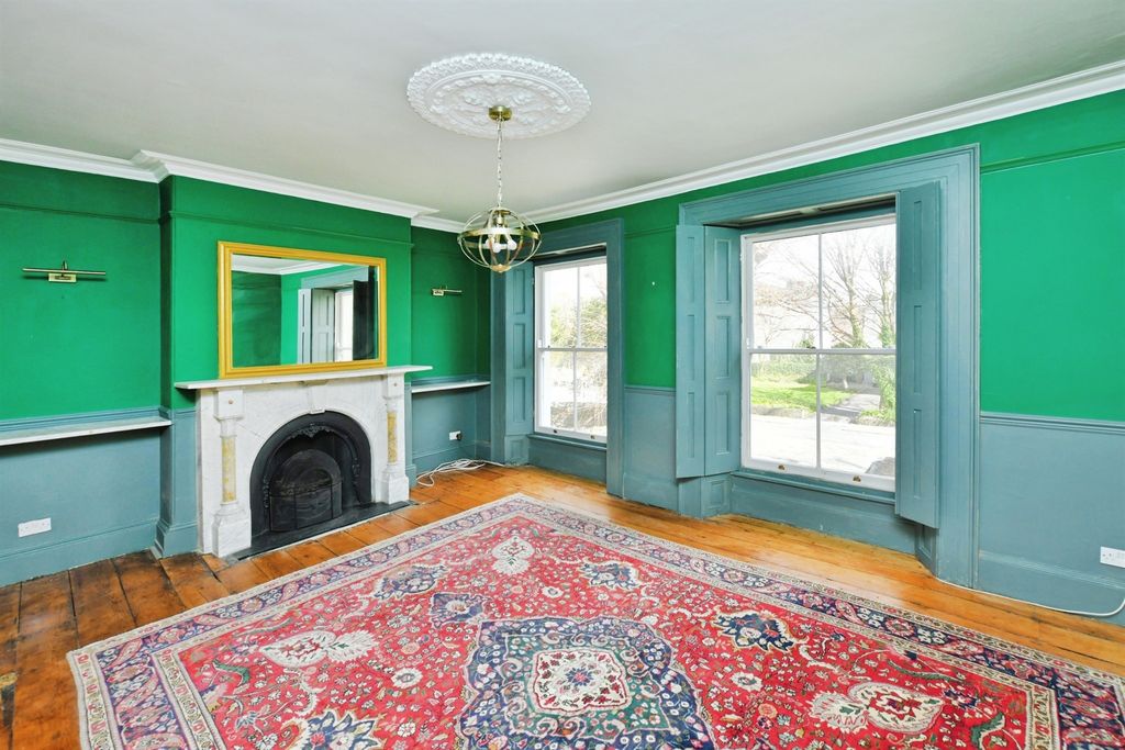 Property photo 2 of 20