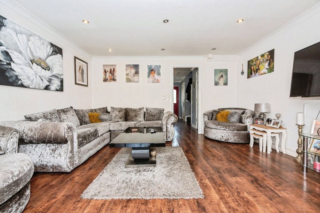 Property photo 2 of 17 Picture No. 02