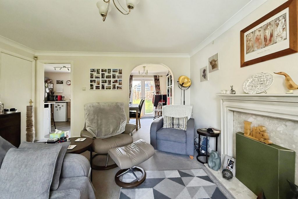 Property photo 2 of 17 Living Room