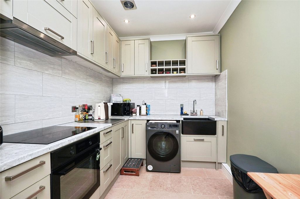 Property photo 2 of 18 Picture No. 13