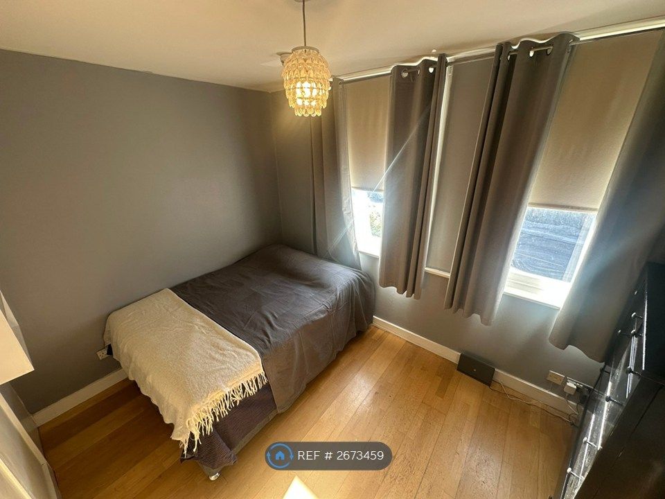 Property photo 1 of 13 Bedroom