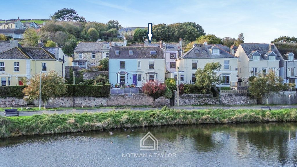 Property photo 1 of 24