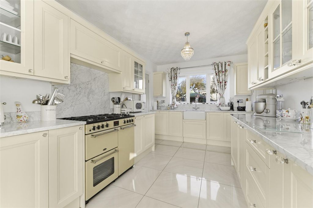 Property photo 2 of 20 18-A7403312.Jpg