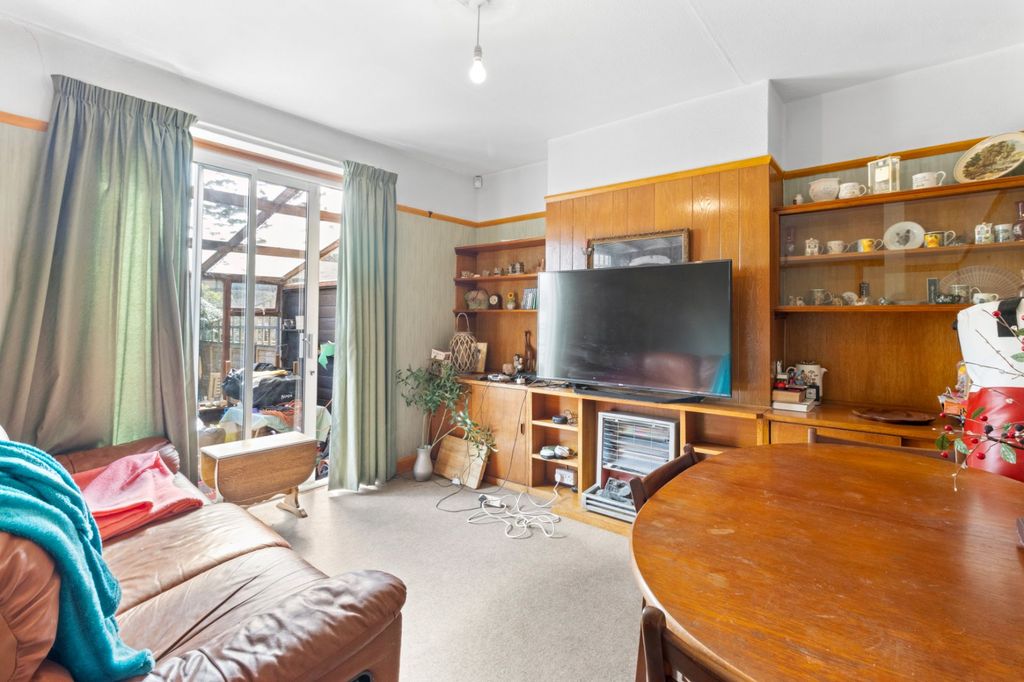 Property photo 2 of 17 Lounge