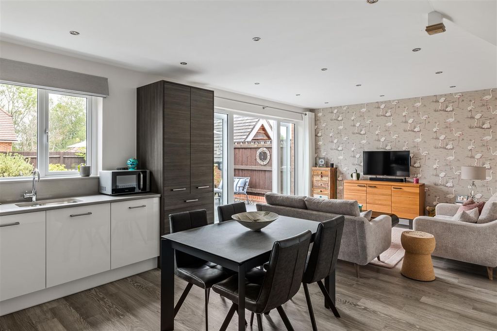Property photo 2 of 25 7 Norris Lane-34.Jpg