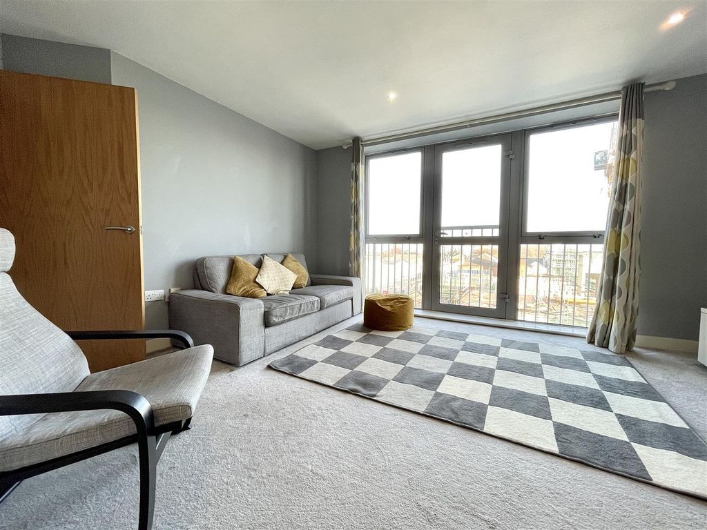 Property photo 3 of 9 Lounge Pic 4.Jpg