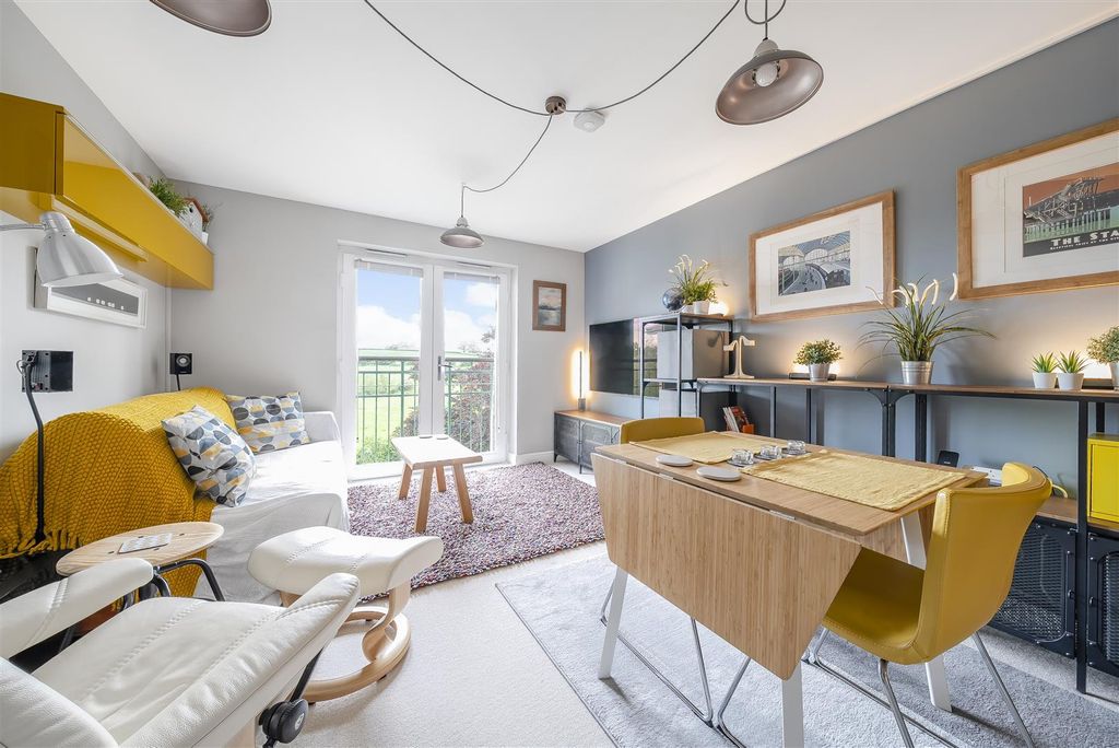 Property photo 3 of 14