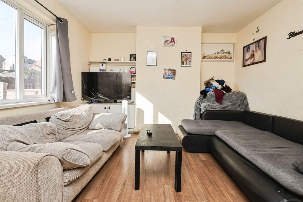 Property photo 2 of 13