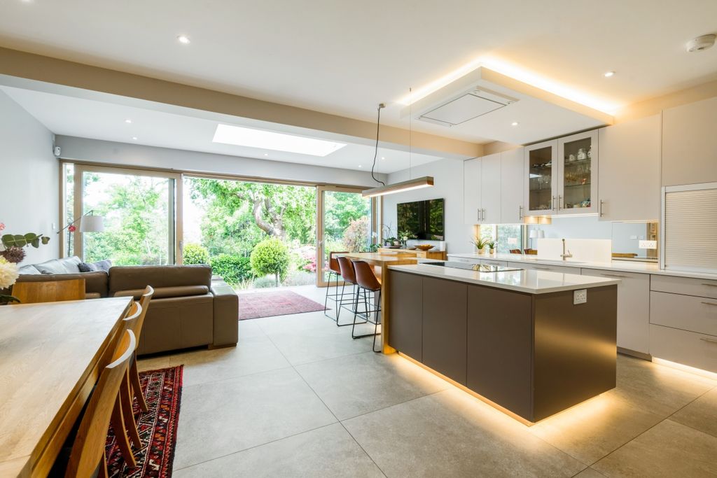 Property photo 2 of 23 15 Vallance Road ...