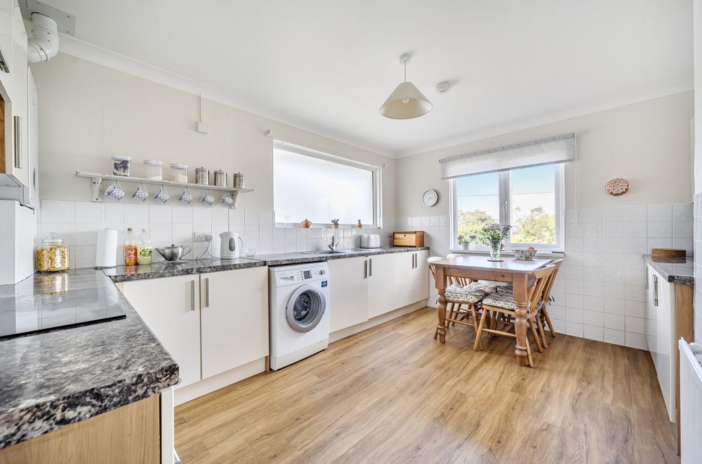 Property photo 2 of 23 1350745-13-68c2Ef...