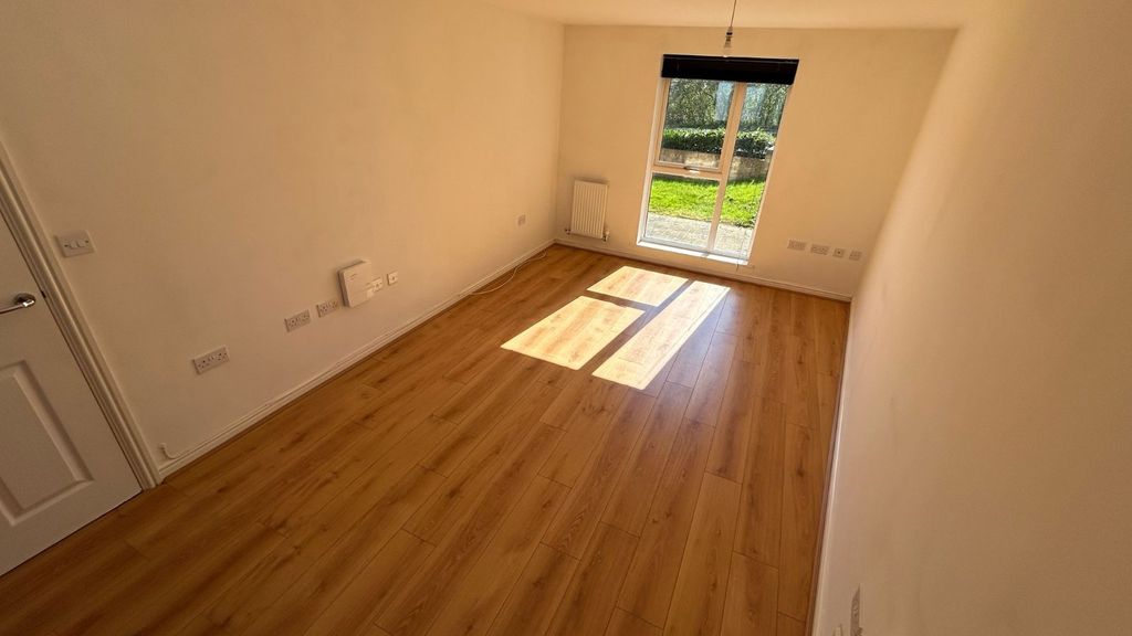 Property photo 3 of 8 Picture No. 10