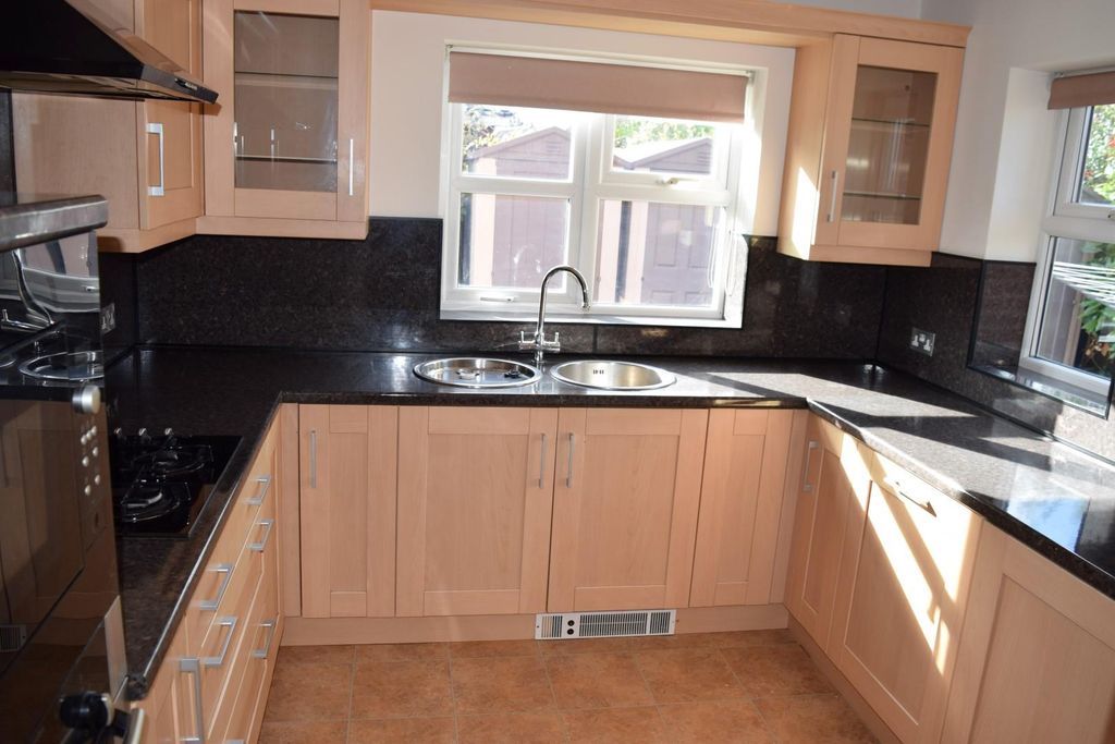 Property photo 3 of 13 Kitchen