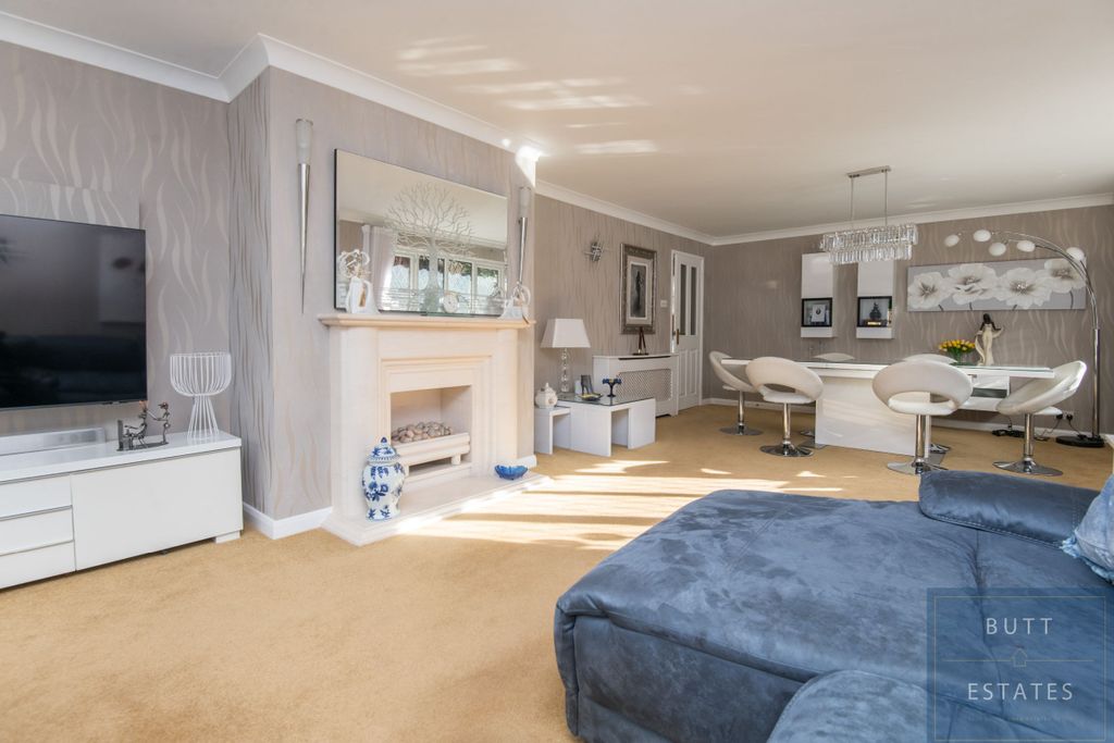 Property photo 2 of 19