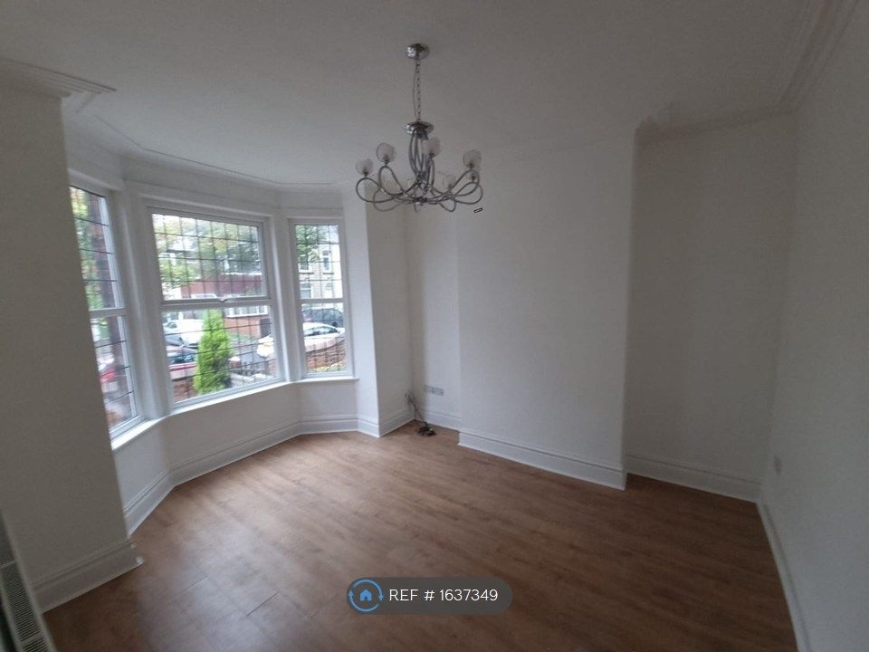 Property photo 1 of 13 Lounge