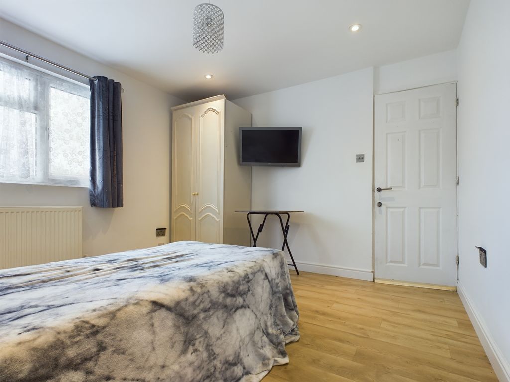 Additional image 12 of 3 bed terraced house to rentHaydn Road, Brighton Hill, Basingstoke RG22