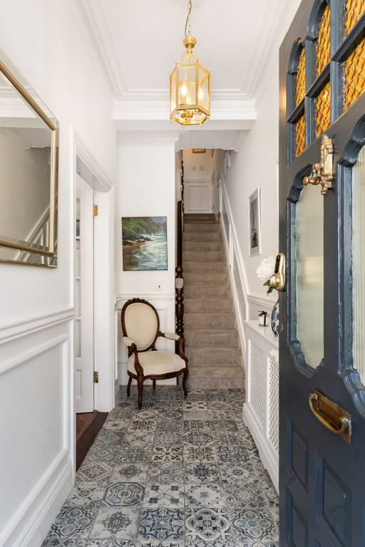 Property photo 2 of 14 Hall
