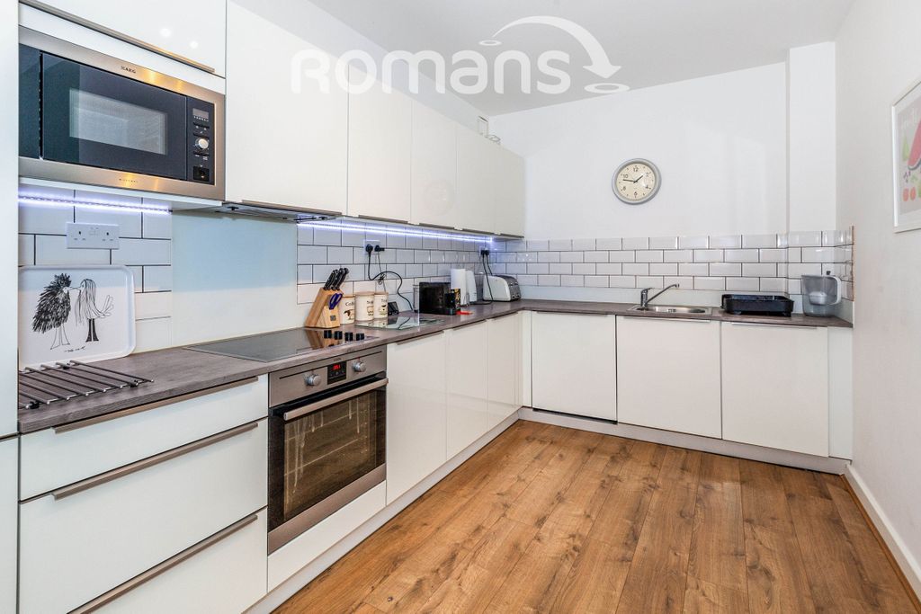Property photo 1 of 11 Kitchen