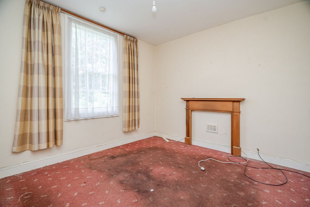 Property photo 3 of 35