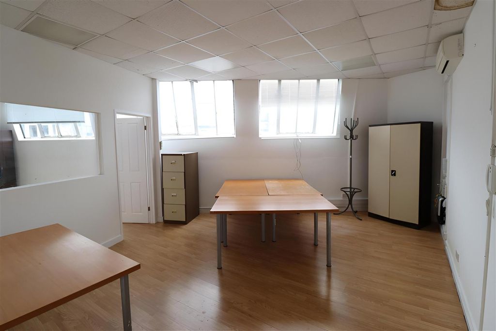 Property photo 1 of 6 Mitm2N5Hrk2Kviule-Xxbg-Fotor-20251117161543.Jpg