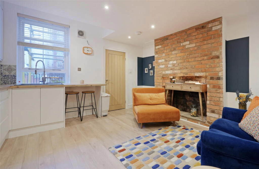 Property photo 2 of 5 2. Living.Png