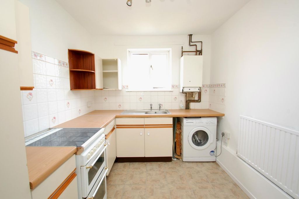 Property photo 3 of 5 Kitchen