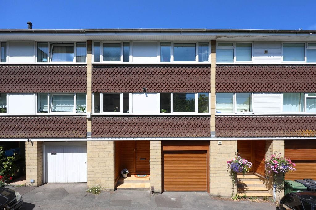 Property photo 1 of 19 2 Courtside Mews 2.Jpg