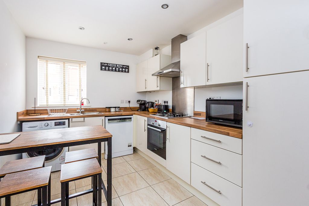 Property photo 2 of 12 Kitchen