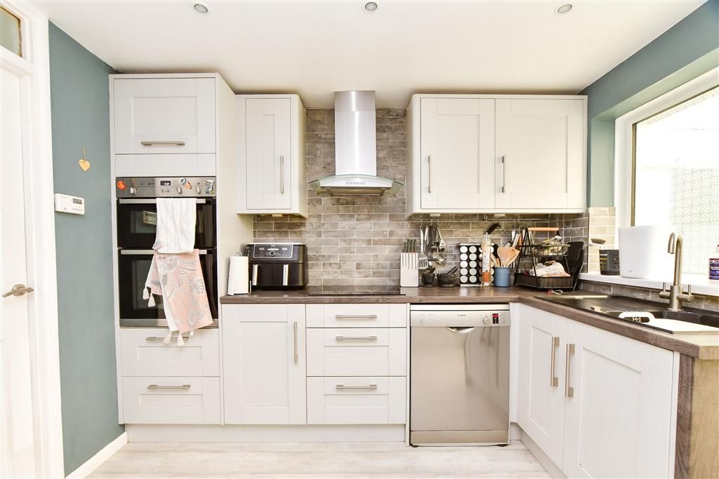 Property photo 3 of 14 Kitchen