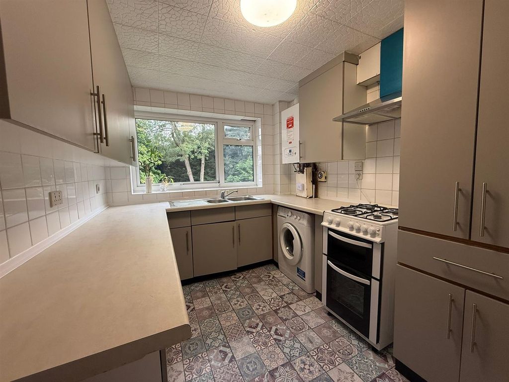 Property photo 2 of 7 Kitchen .Jpg