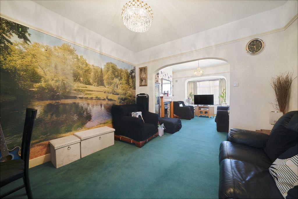 Property photo 3 of 12