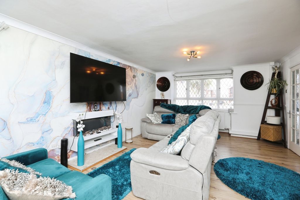Property photo 3 of 25 Pbox-Img.Jpg