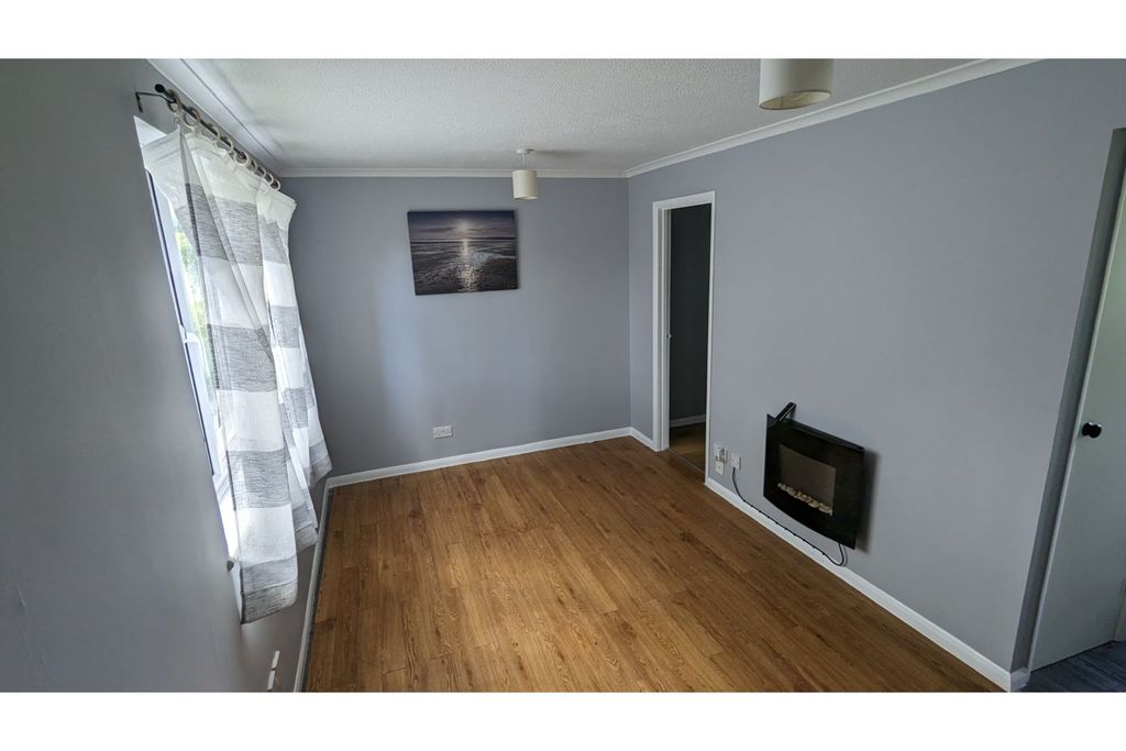 Property photo 2 of 8 Lounge