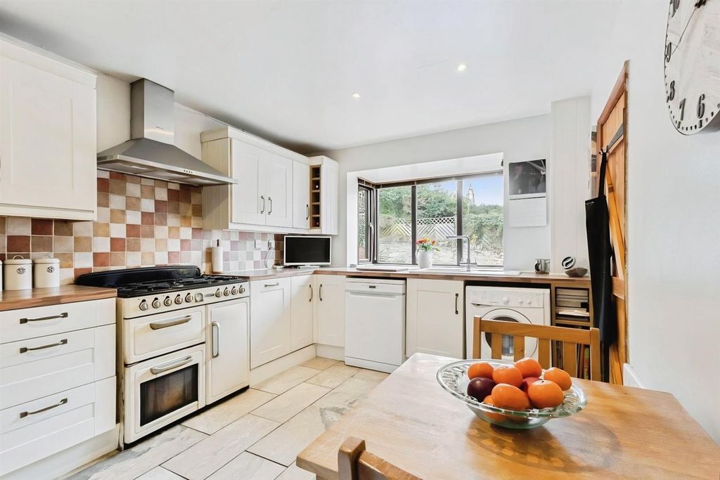 Property photo 3 of 18 Kitchen