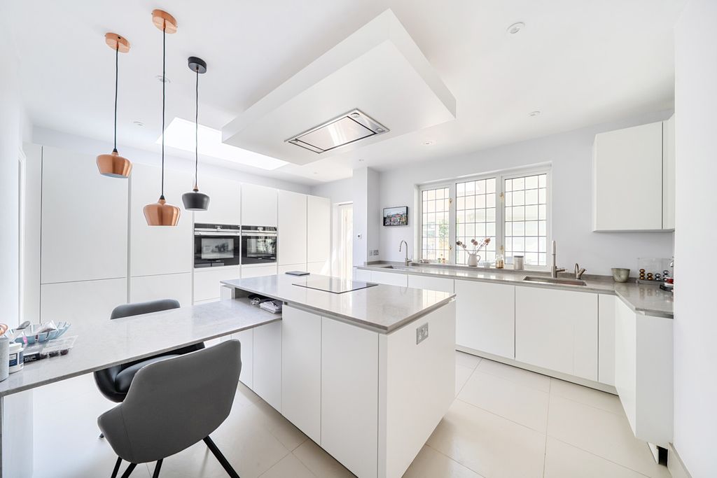 Property photo 3 of 22 1481833-10-6A3Bb9...