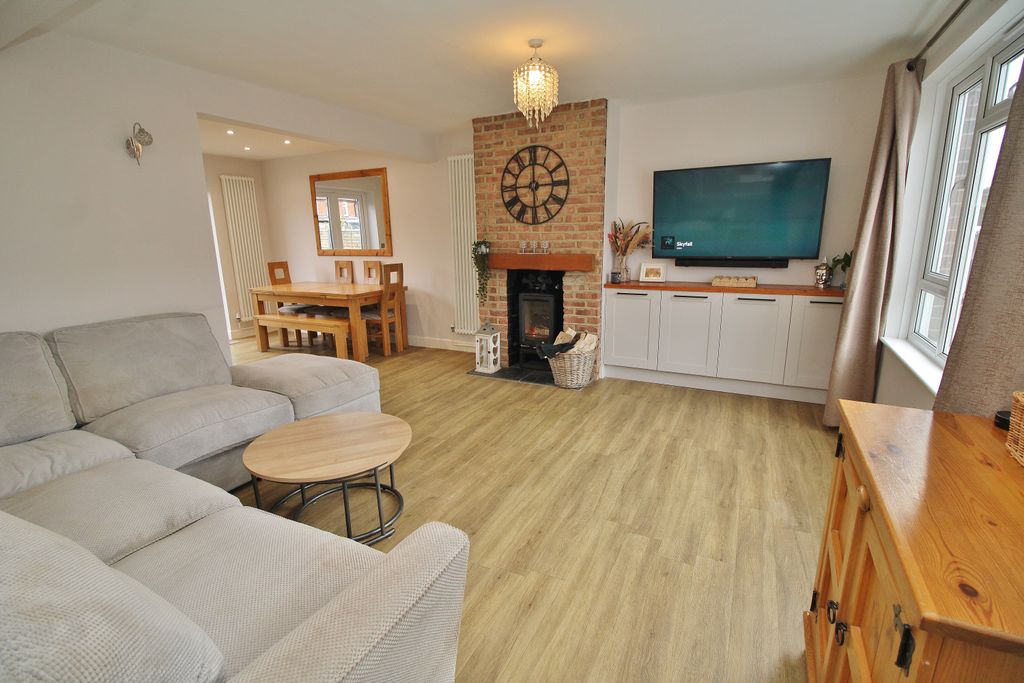 Property photo 2 of 23