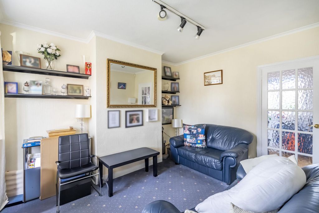 Property photo 2 of 11 Living Room